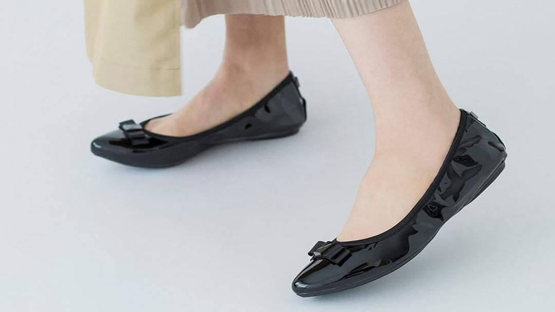 パンプスのかかとが脱げる原因とは？<br>足にフィットするパンプスの選び方