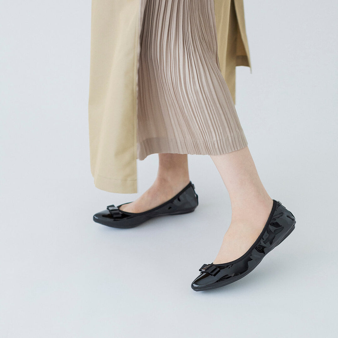 パンプスのかかとが脱げる原因とは？<br>足にフィットするパンプスの選び方