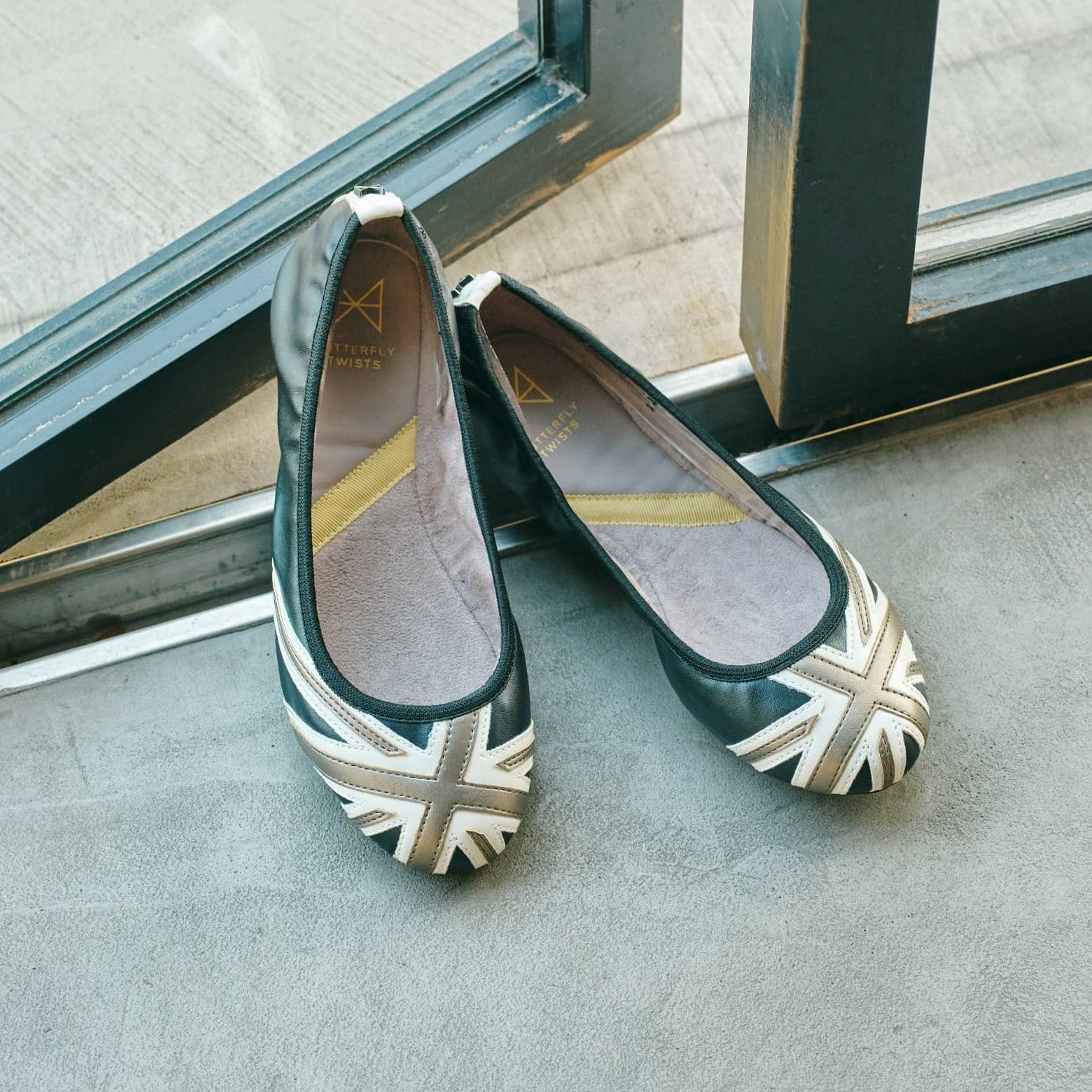 ジャッキー｜JACQUI（BLK/GRY） – BUTTERFLY TWISTS｜バタフライ