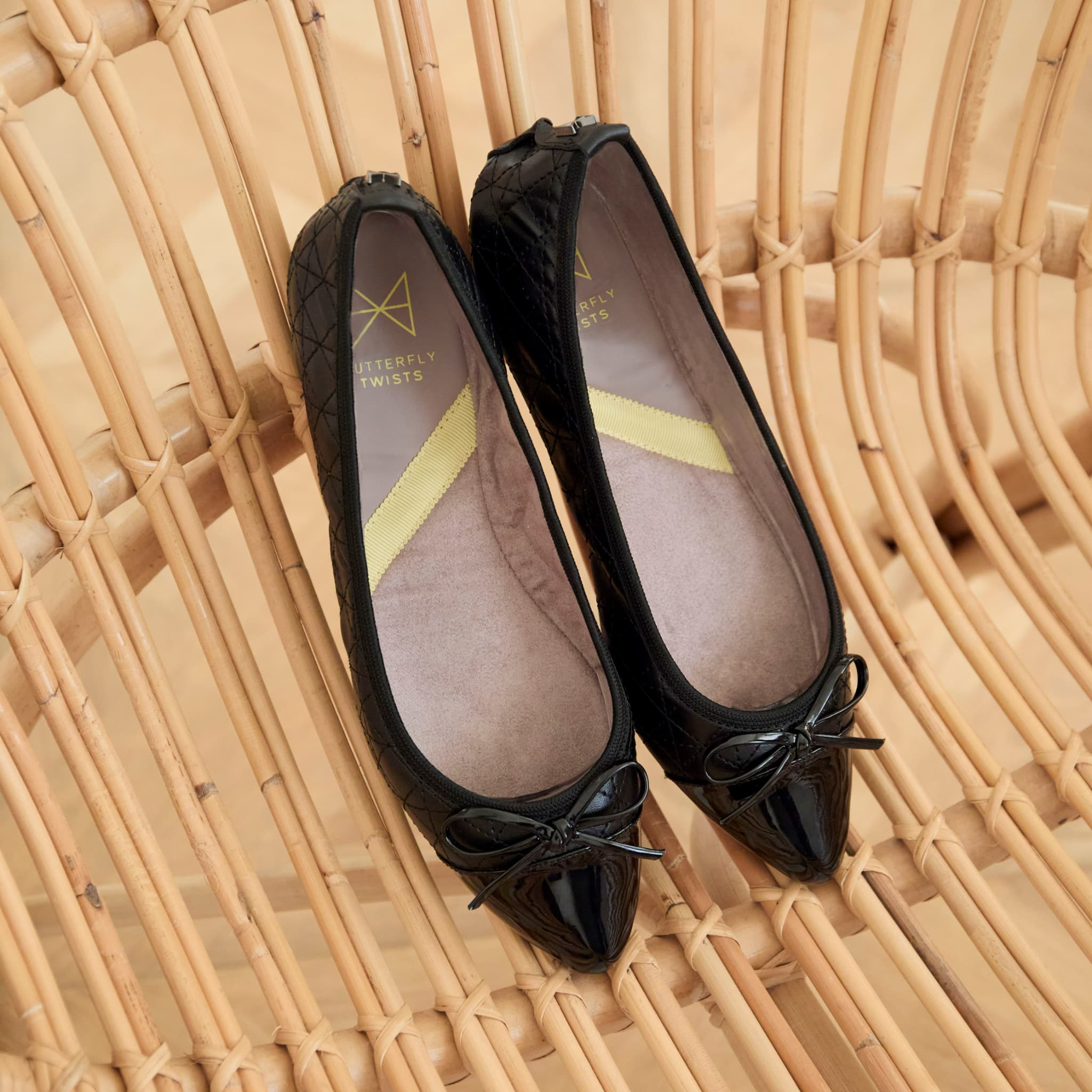 バレエシューズ butterflytwists  holly 21012NS  blkglace ホリー｜HOLLY（BLK） – BUTTERFLY TWISTS｜バタフライツイスト公式