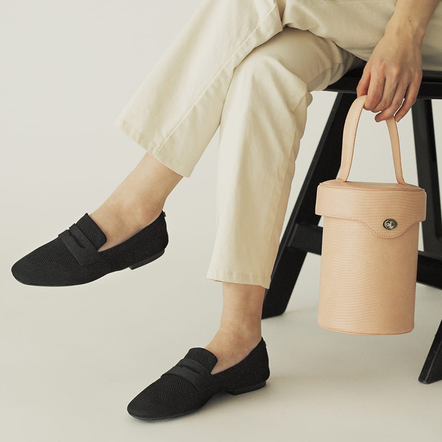 【offen】フリル付き黒白ストライプフラットシューズ offen】フリル付き黒白ストライプフラットシューズ フリル | Offen